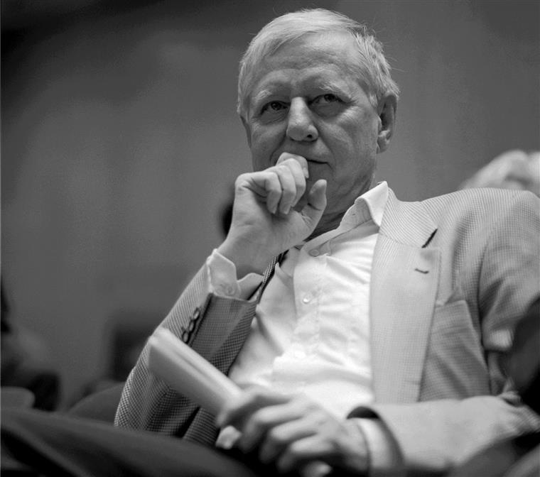 66 POEMAS, Hans Magnus Enzensberger na imprensa 66 POEMAS, Hans Magnus Enzensberger na imprensa