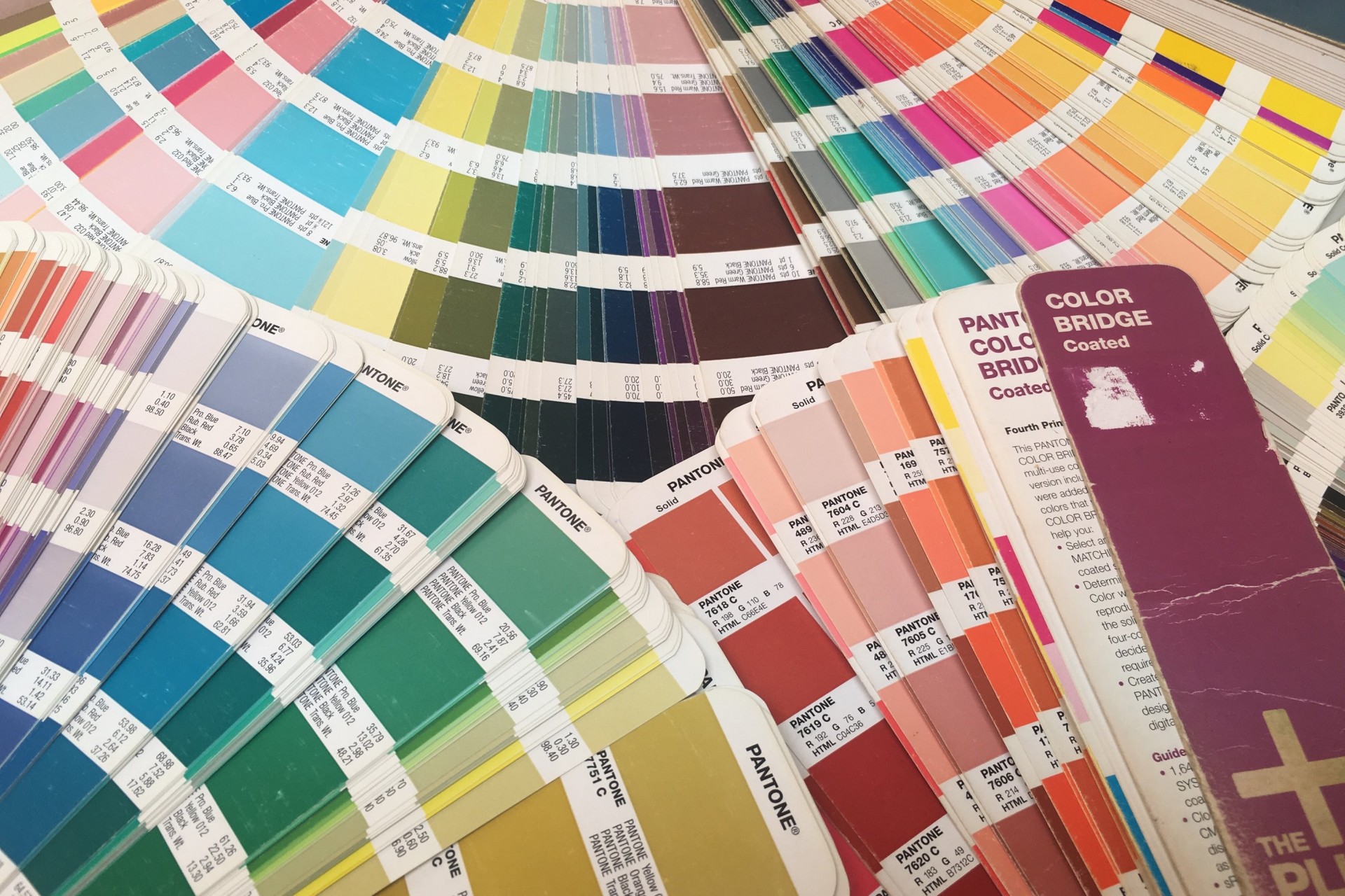 Campanha anual de trocas PANTONE - OLD for NEW Campanha anual de trocas PANTONE - OLD for NEW